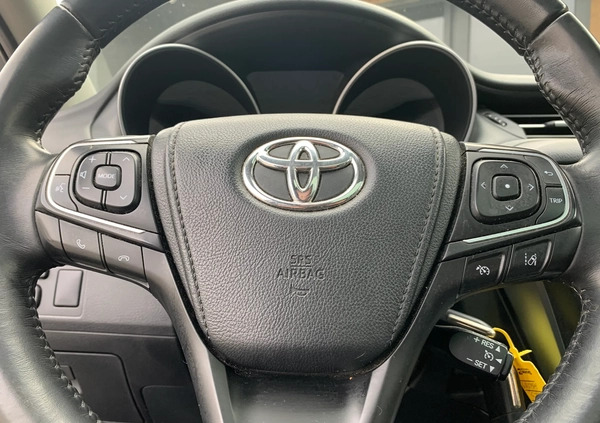 Toyota Avensis cena 49999 przebieg: 189000, rok produkcji 2015 z Kościerzyna małe 172